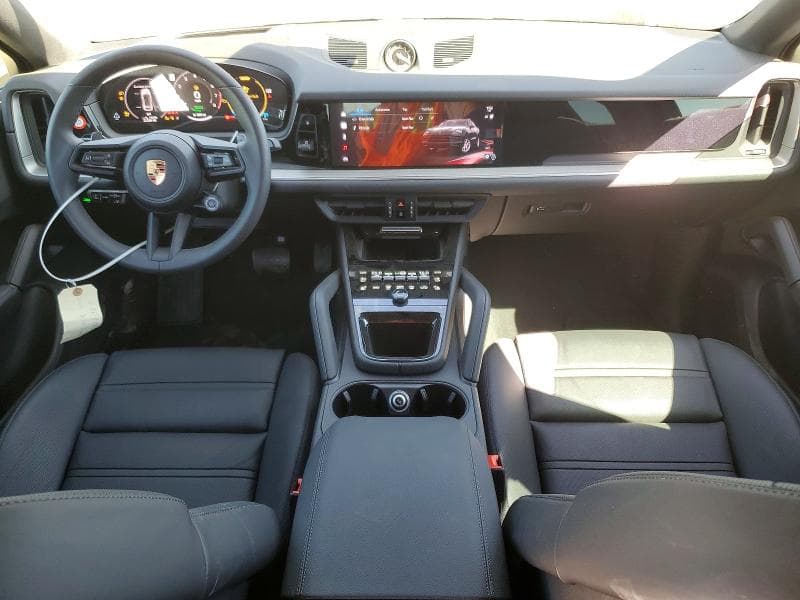 2026 PORSCHE CAYENNE E HYBRID COUPE 8