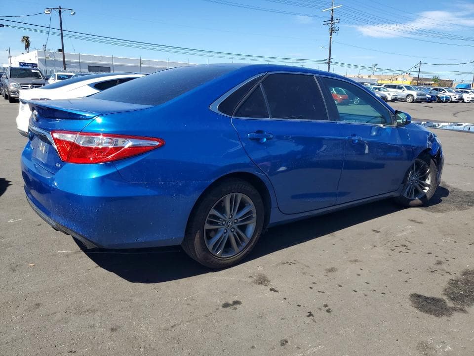 2017 TOYOTA CAMRY SE 3