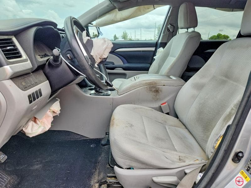 2017 TOYOTA HIGHLANDER LE 7