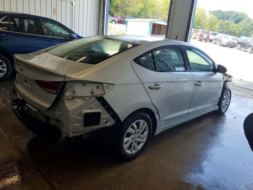 2018 HYUNDAI ELANTRA SE 3