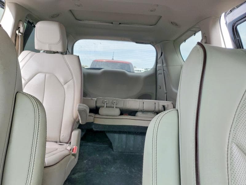 2017 CHRYSLER PACIFICA LIMITED 10
