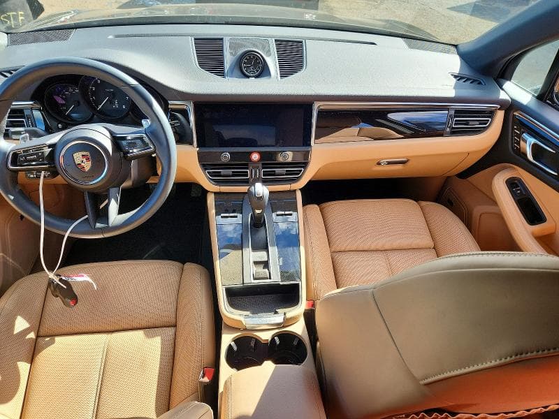 2025 PORSCHE MACAN BASE 8
