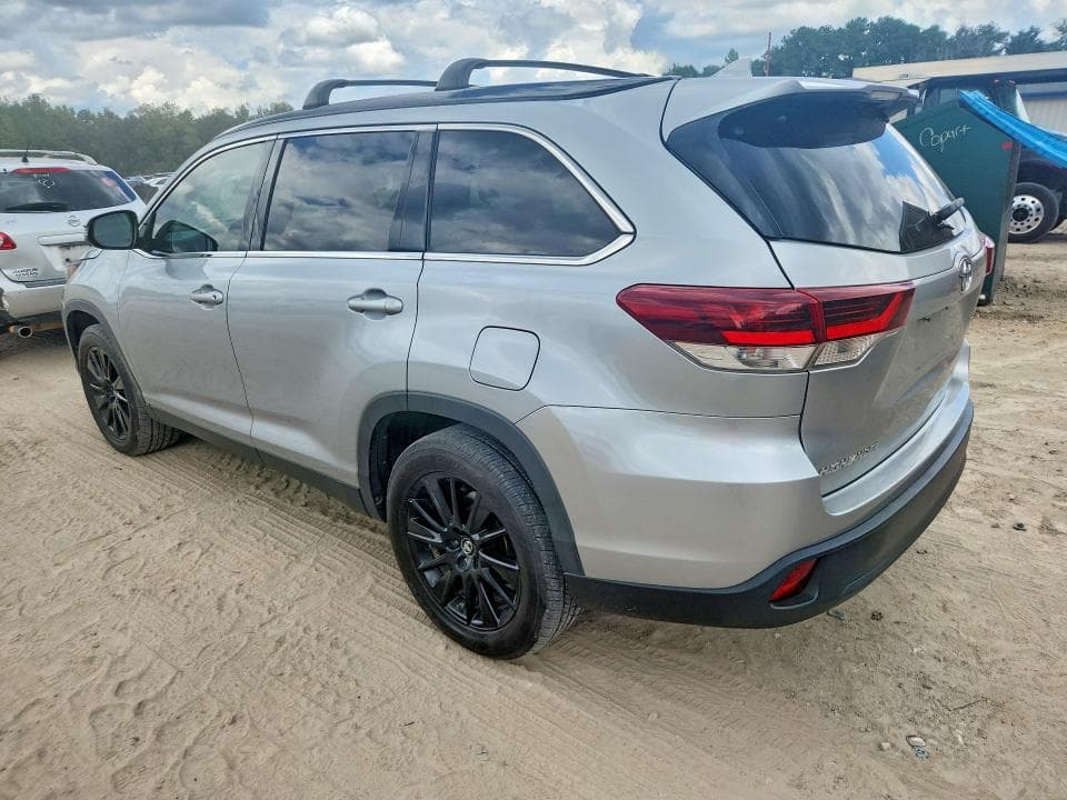 2019 TOYOTA HIGHLANDER SE 2