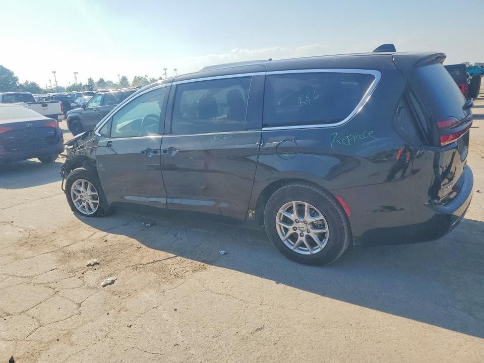 2023 CHRYSLER PACIFICA TOURING L 2