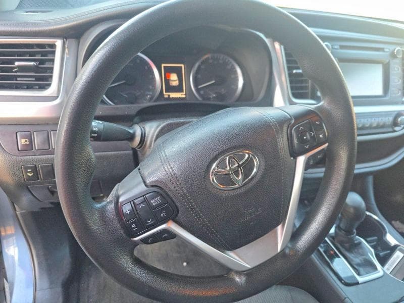 2017 TOYOTA HIGHLANDER LE 11