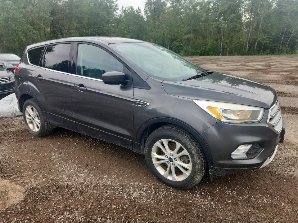 2017 FORD ESCAPE SE 4