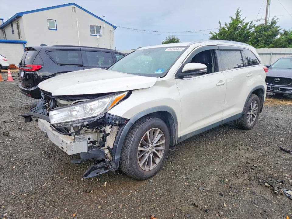 2019 TOYOTA HIGHLANDER XLE - 1