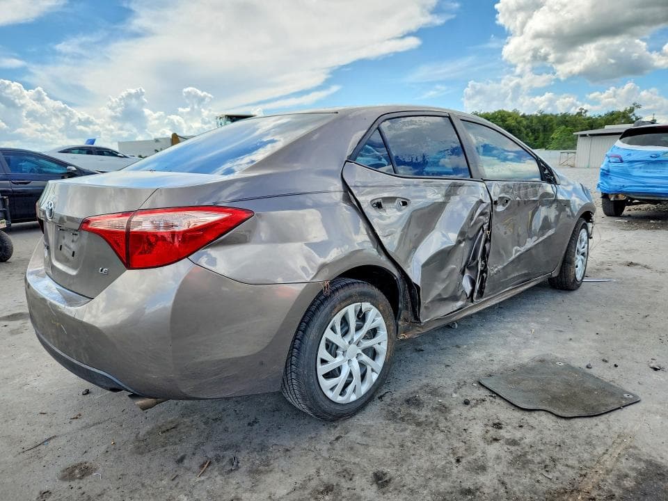 2018 TOYOTA COROLLA LE 3