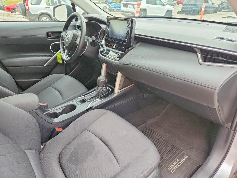 2022 TOYOTA COROLLA CROSS LE 8