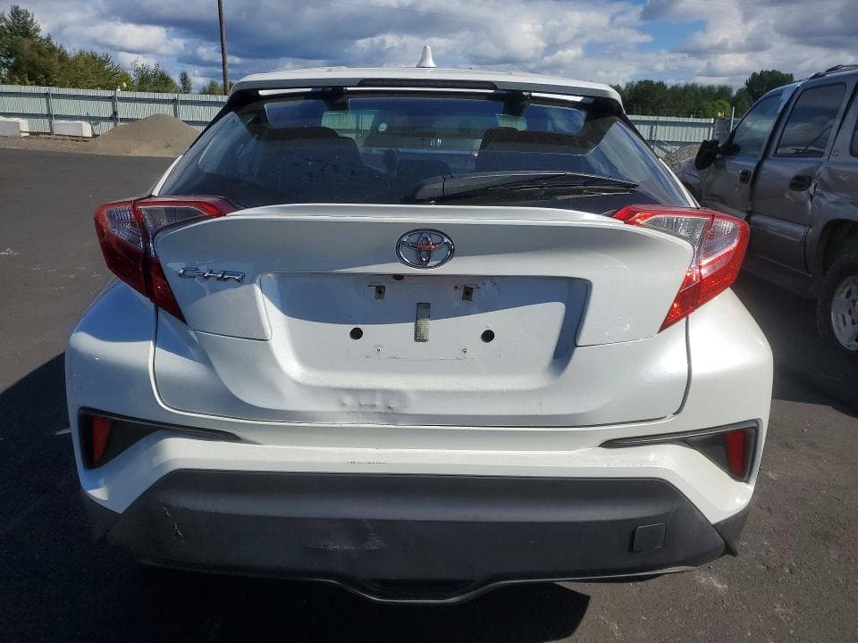 2021 TOYOTA C-HR XLE 6