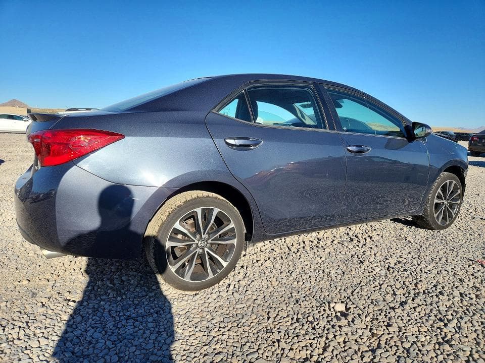 2017 TOYOTA COROLLA SE 3