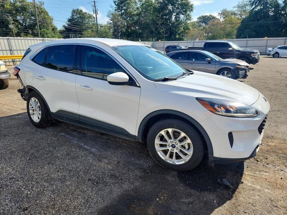 2021 FORD ESCAPE SE 4