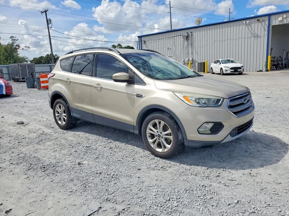 2017 FORD ESCAPE SE 4