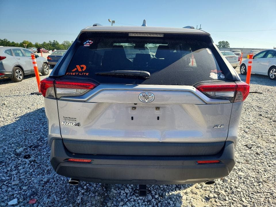 2019 TOYOTA RAV4 XLE 6