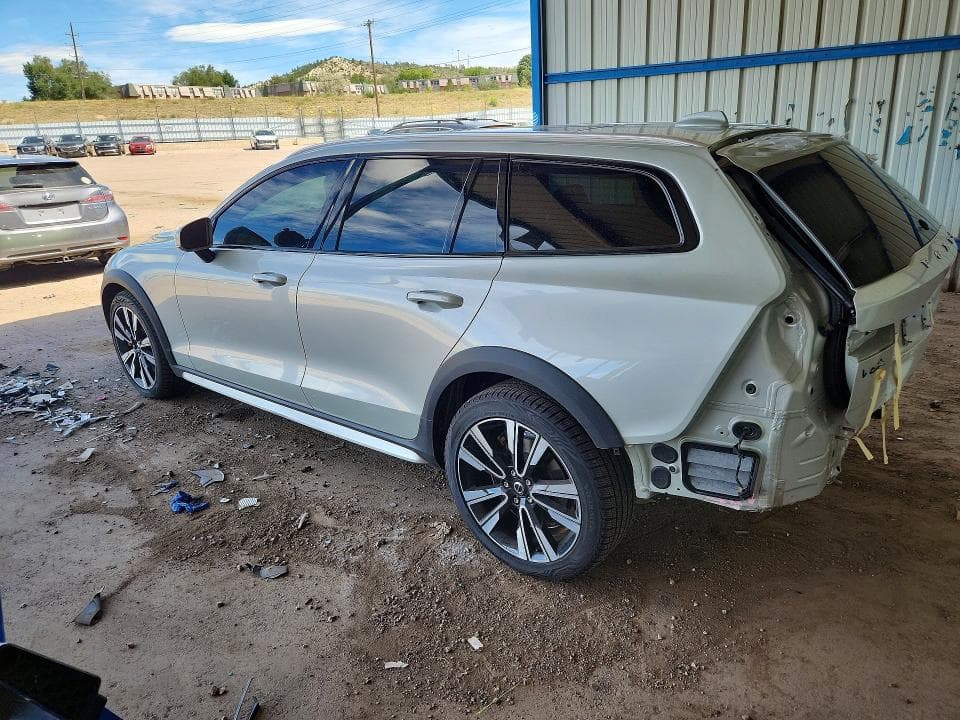 2020 VOLVO V60 CROSS COUNTRY T5 MOMENTUM 2