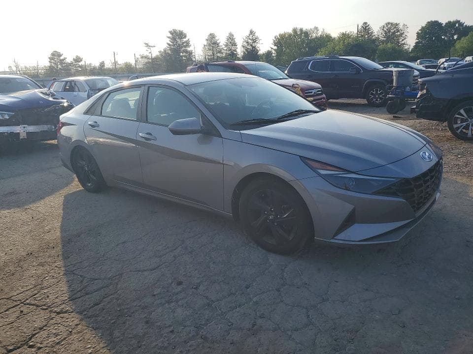 2022 HYUNDAI ELANTRA SEL 4