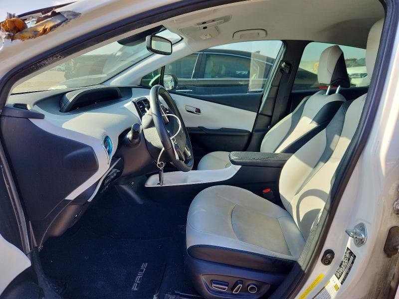 2017 TOYOTA PRIUS FOUR 7