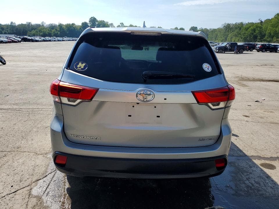 2017 TOYOTA HIGHLANDER SE 6