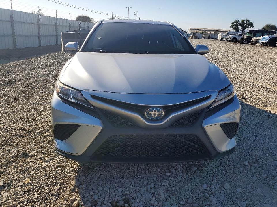 2020 TOYOTA CAMRY SE 5