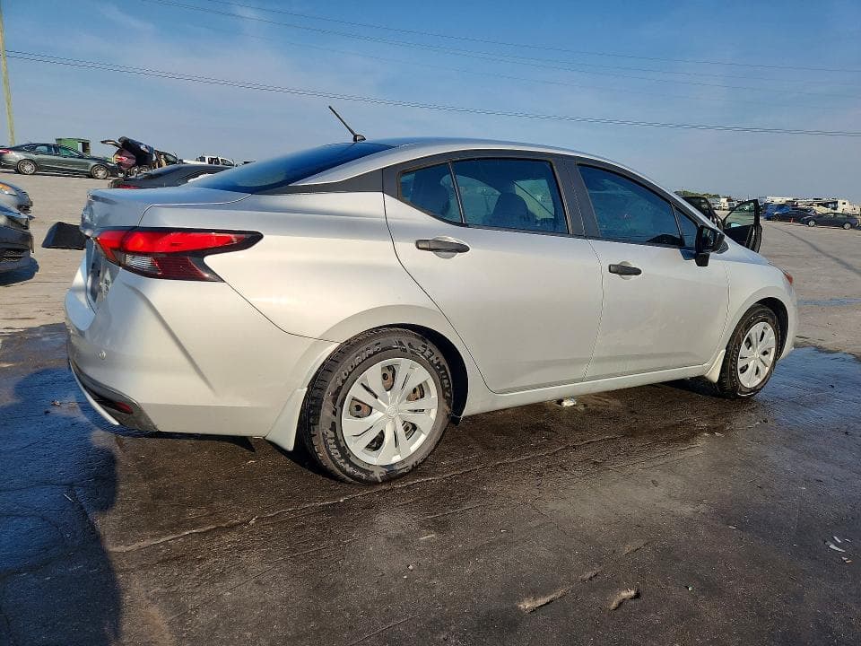 2021 NISSAN VERSA S 3
