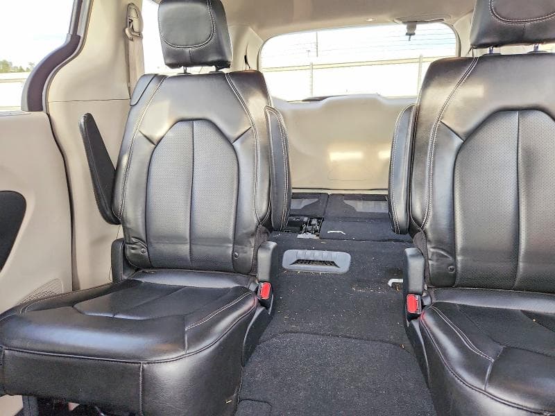 2021 CHRYSLER VOYAGER LXI 10