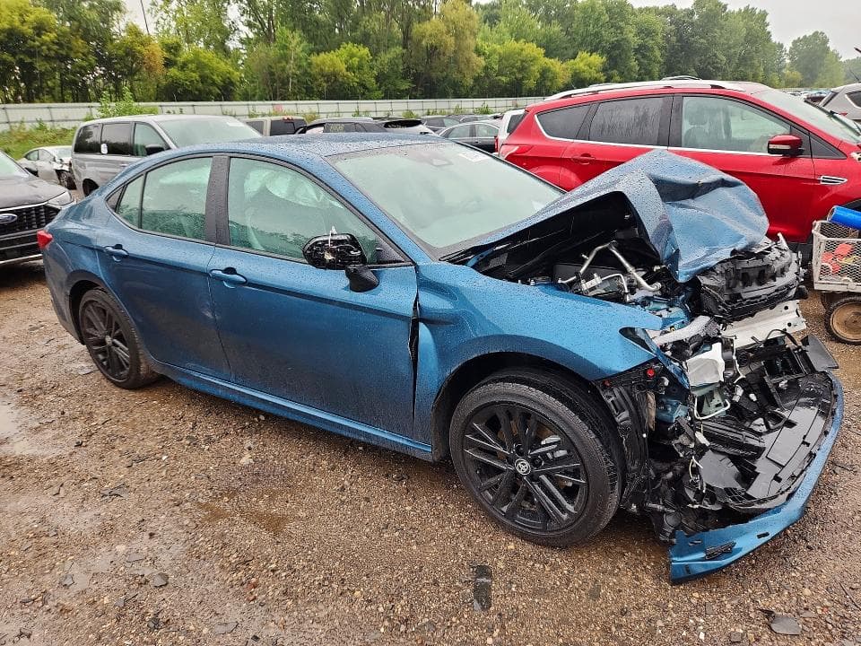 2025 TOYOTA CAMRY SE 4