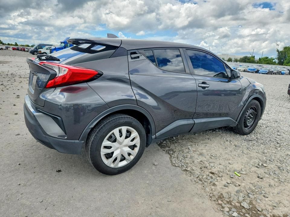 2021 TOYOTA C-HR LE 3