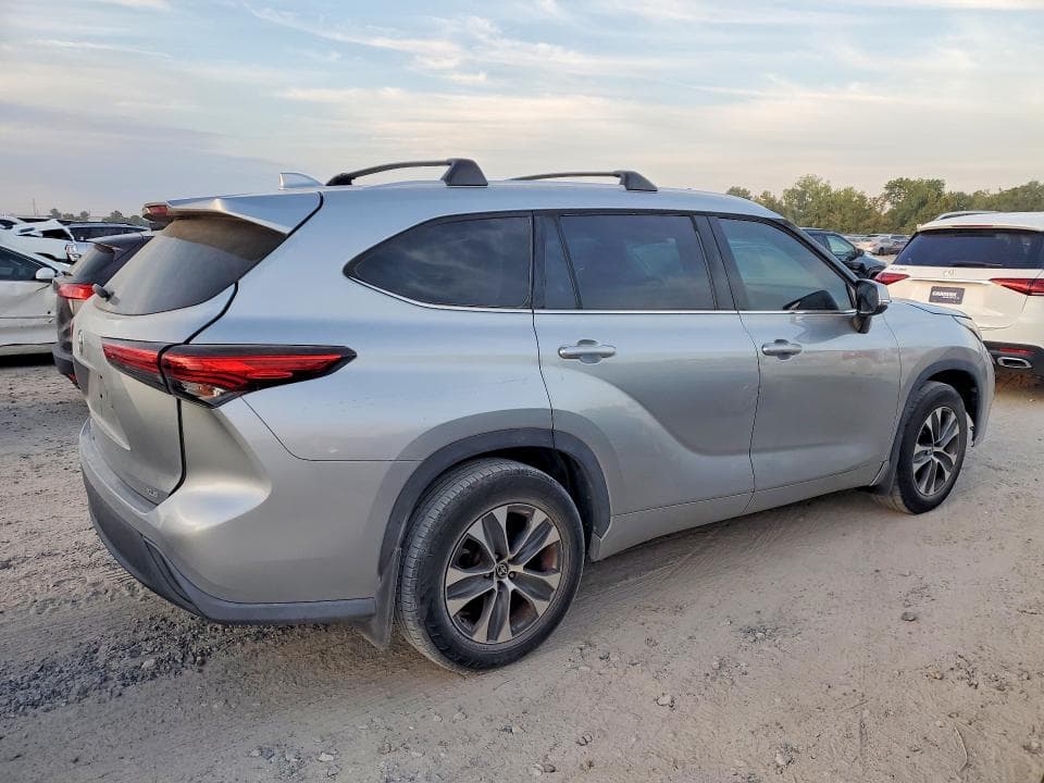 2020 TOYOTA HIGHLANDER XLE 3