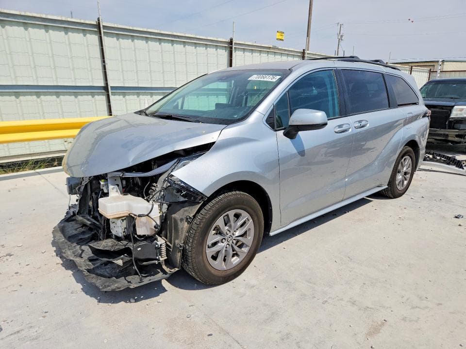2024 TOYOTA SIENNA LE