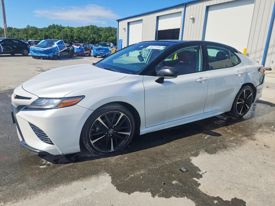 2019 TOYOTA CAMRY XSE - 1