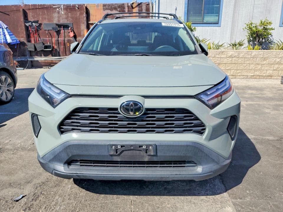 2023 TOYOTA RAV4 XLE 5