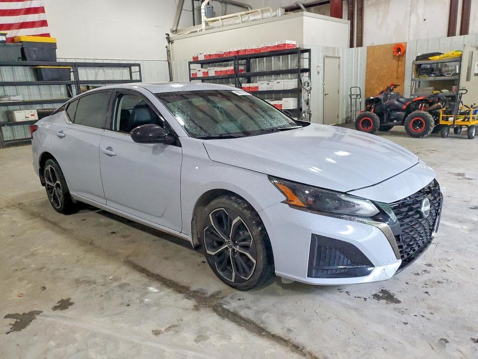 2023 NISSAN ALTIMA SR 4
