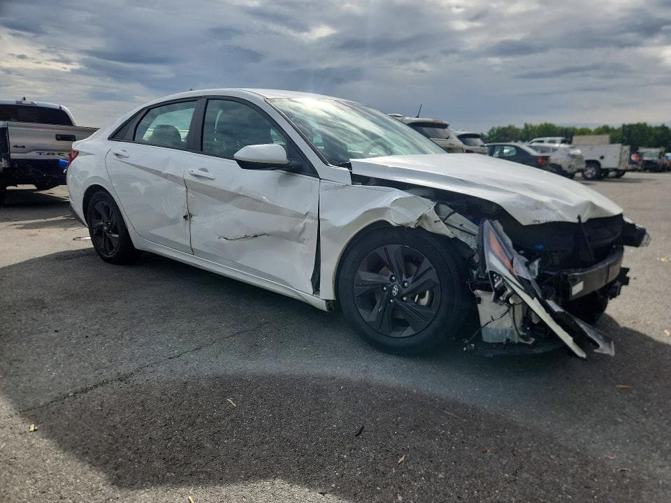 2022 HYUNDAI ELANTRA SEL 4