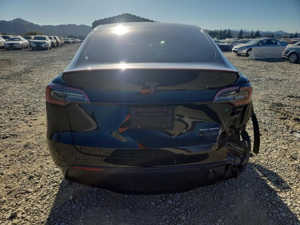 2024 TESLA MODEL Y 6
