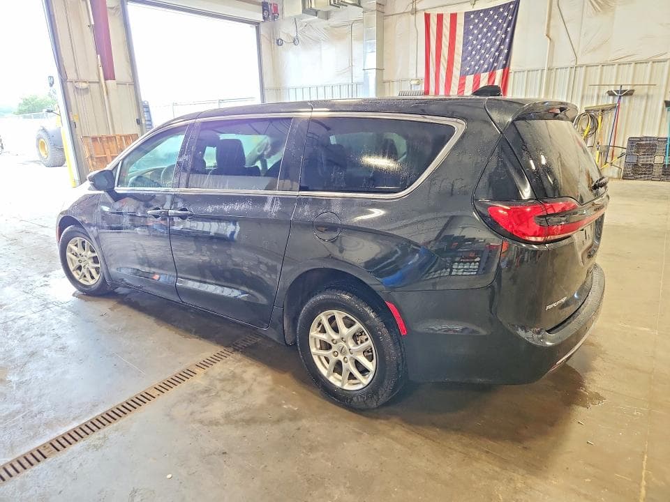 2023 CHRYSLER PACIFICA TOURING L 2