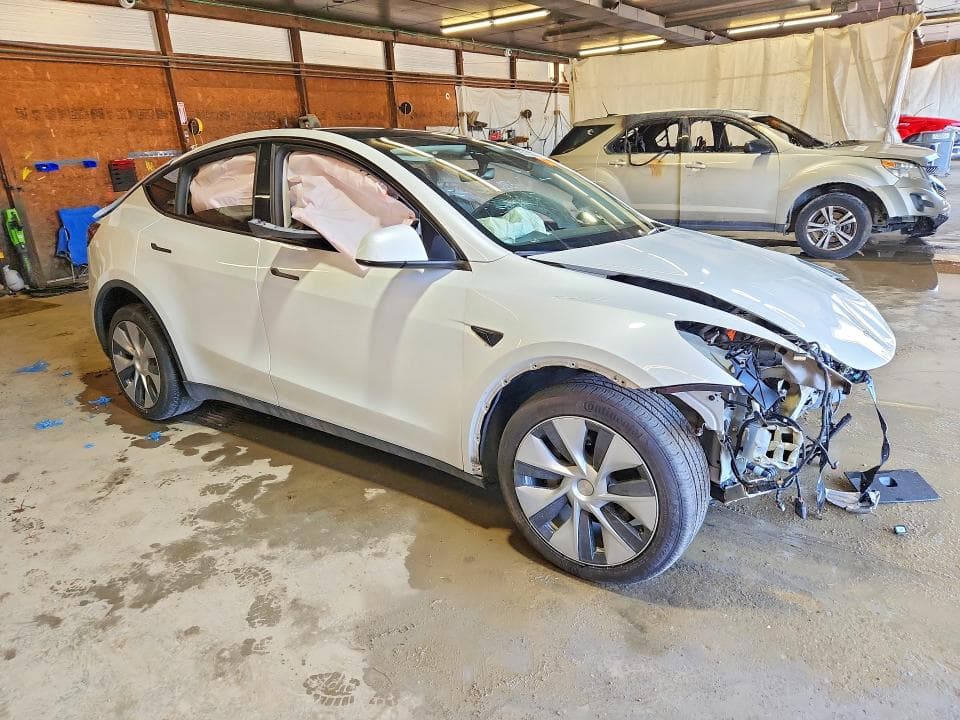 2023 TESLA MODEL Y 4