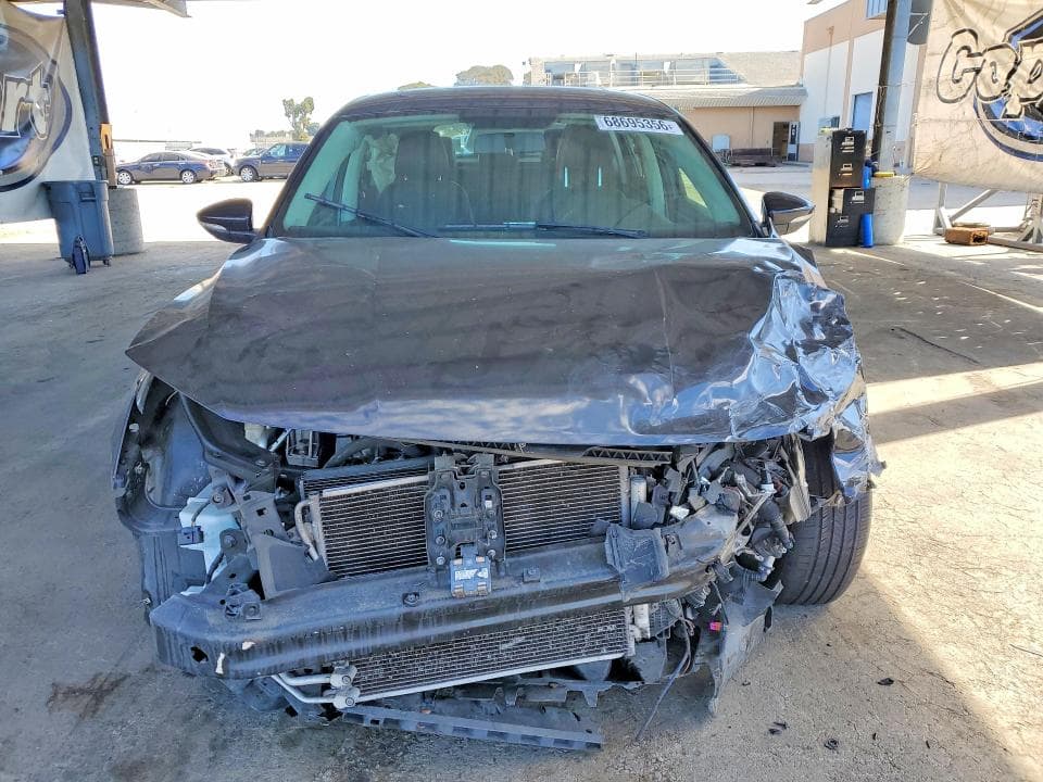 2018 VOLKSWAGEN PASSAT SE 5