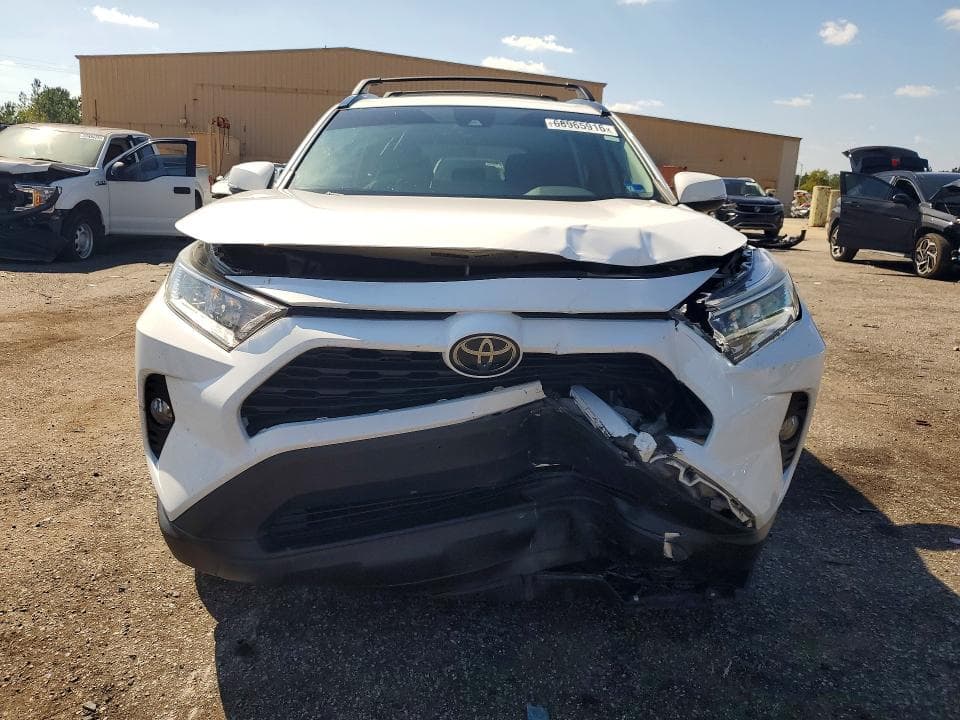 2019 TOYOTA RAV4 XLE 5