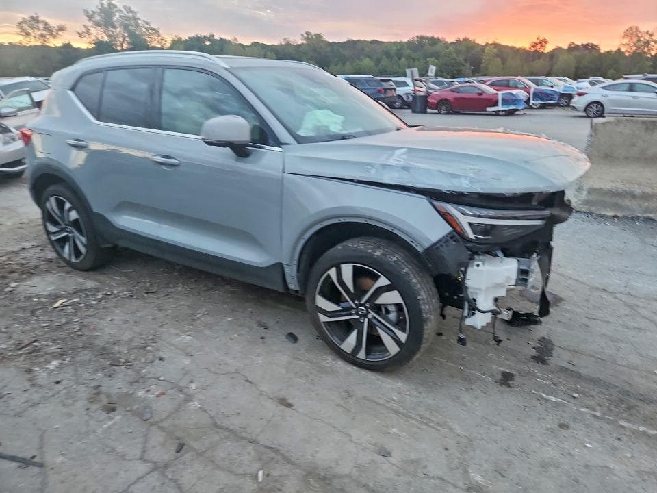 2024 VOLVO XC40 ULTIMATE 4