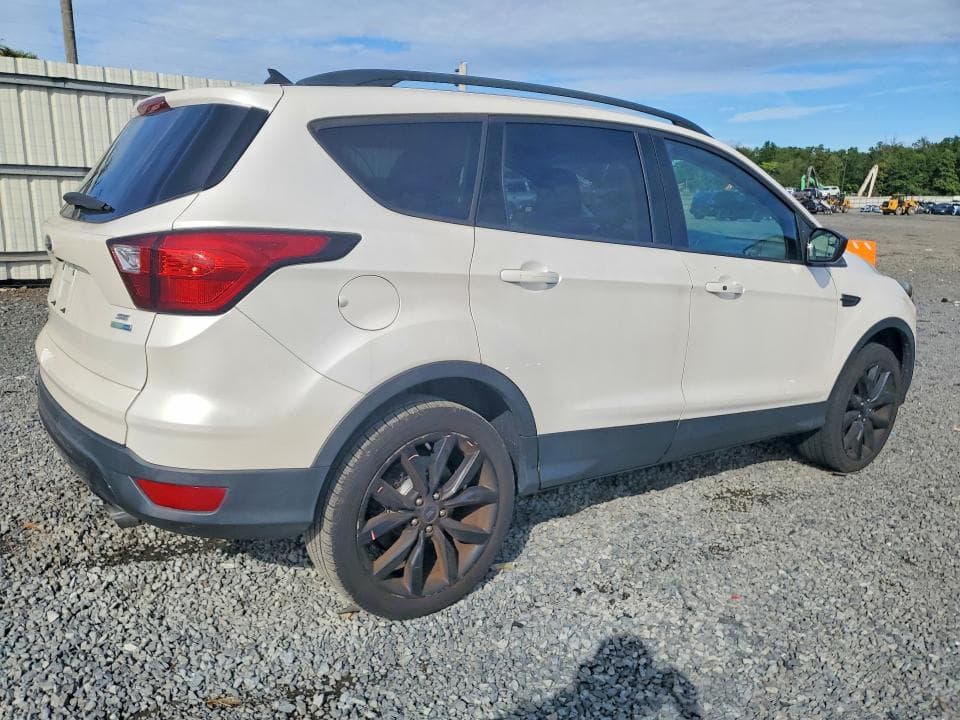 2019 FORD ESCAPE SE 3