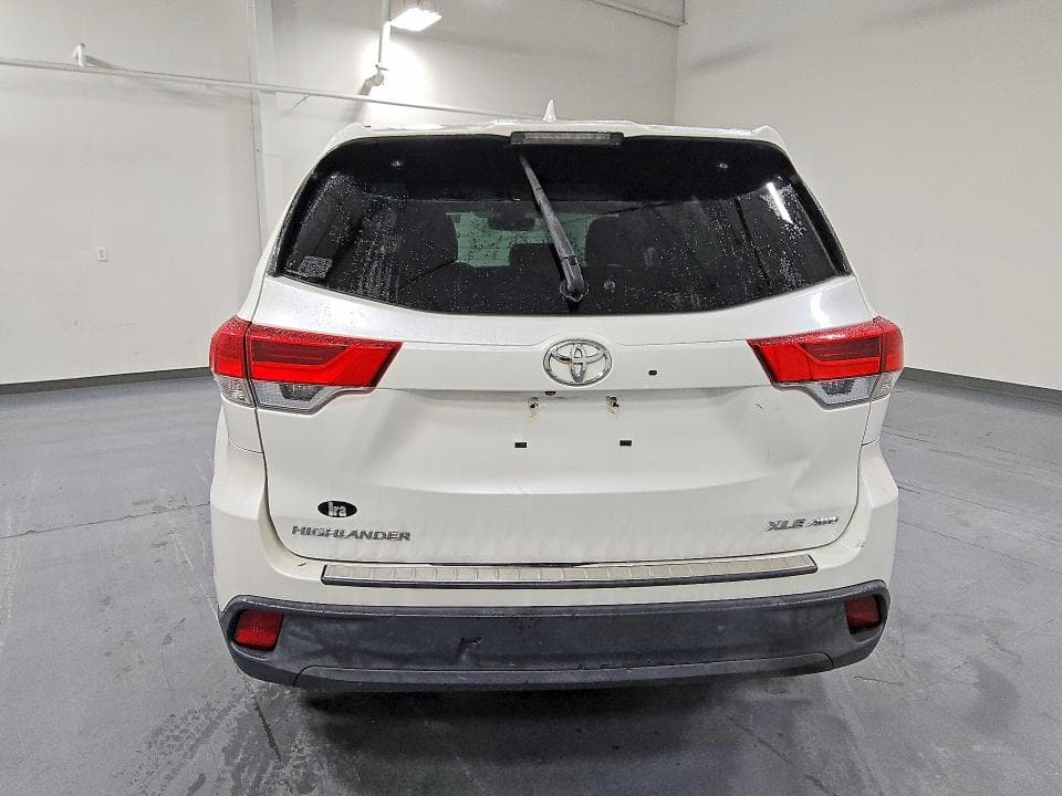 2017 TOYOTA HIGHLANDER XLE 6