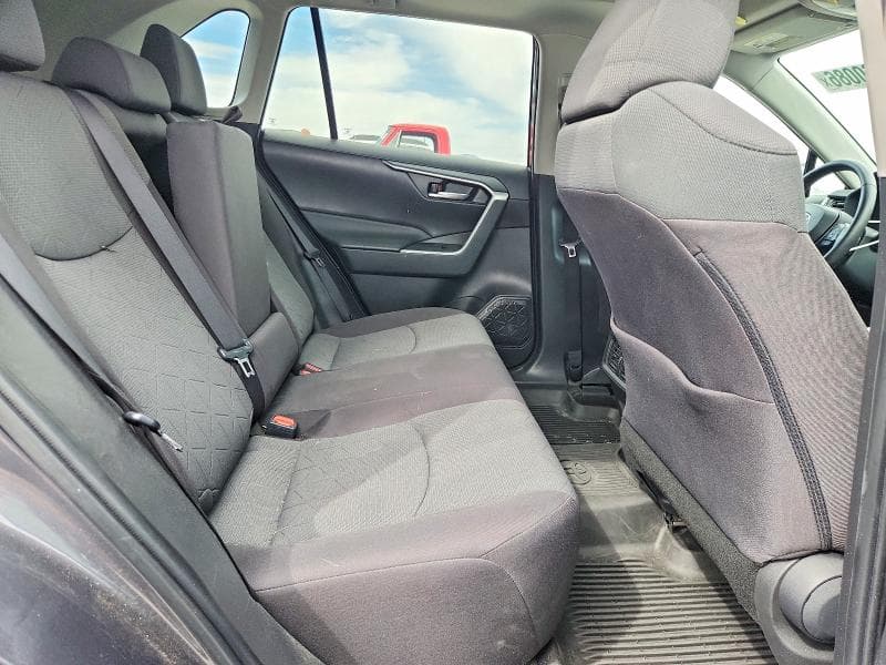 2022 TOYOTA RAV4 XLE 11