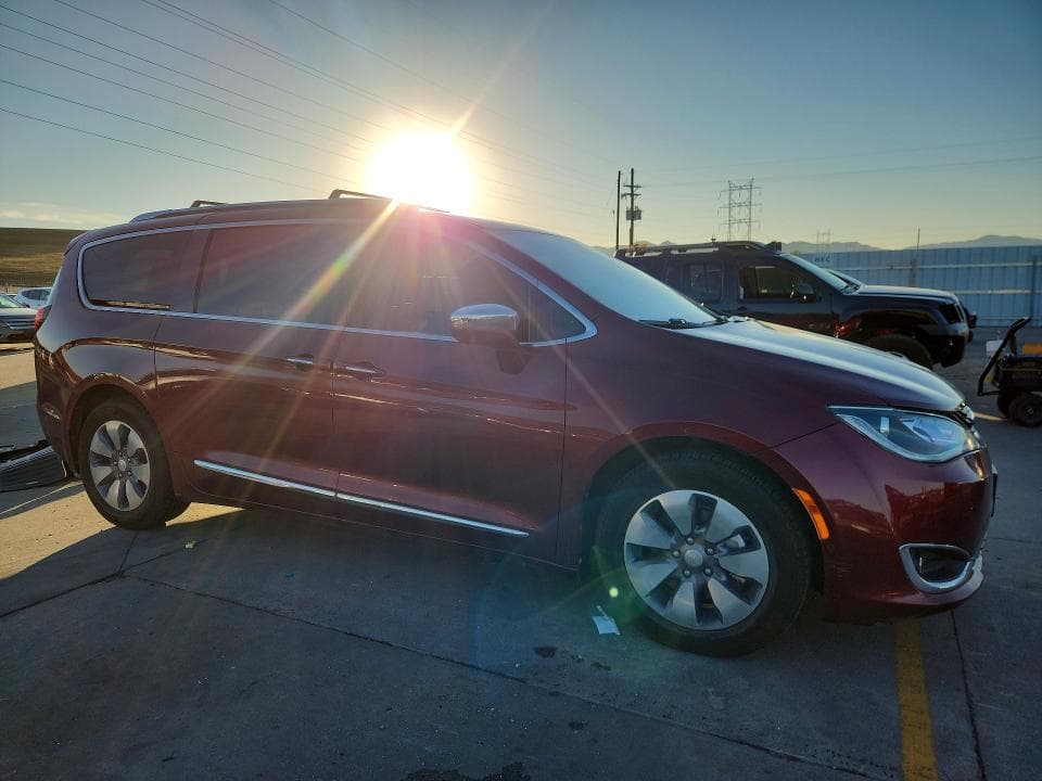2018 CHRYSLER PACIFICA HYBRID LIMITED 4