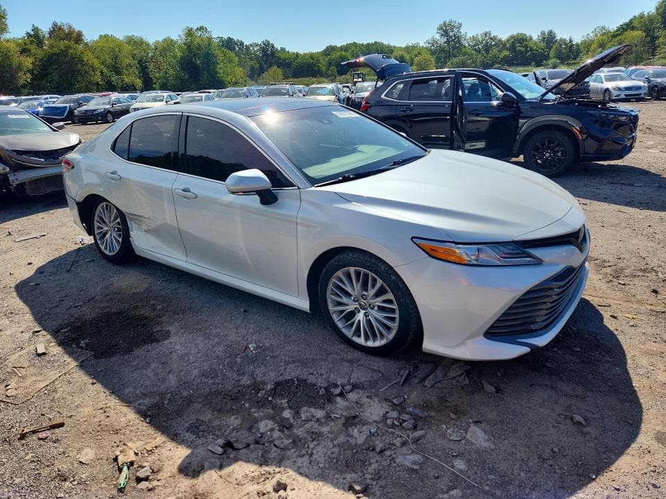 2020 TOYOTA CAMRY XLE 4