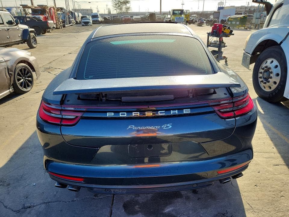 2017 PORSCHE PANAMERA 4S 6