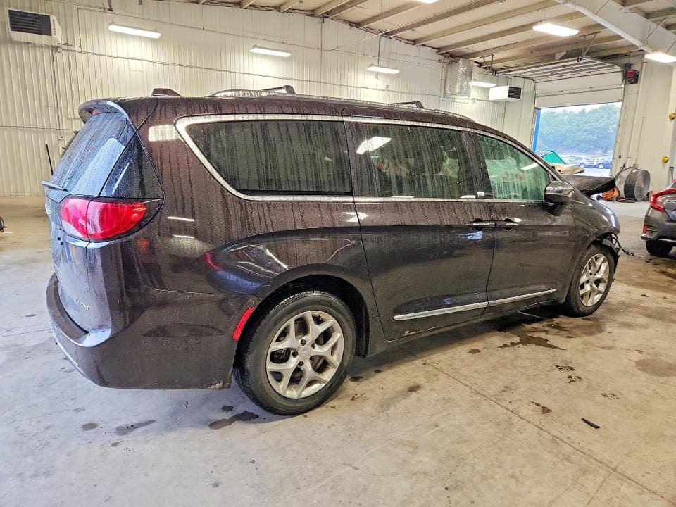 2017 CHRYSLER PACIFICA LIMITED 3