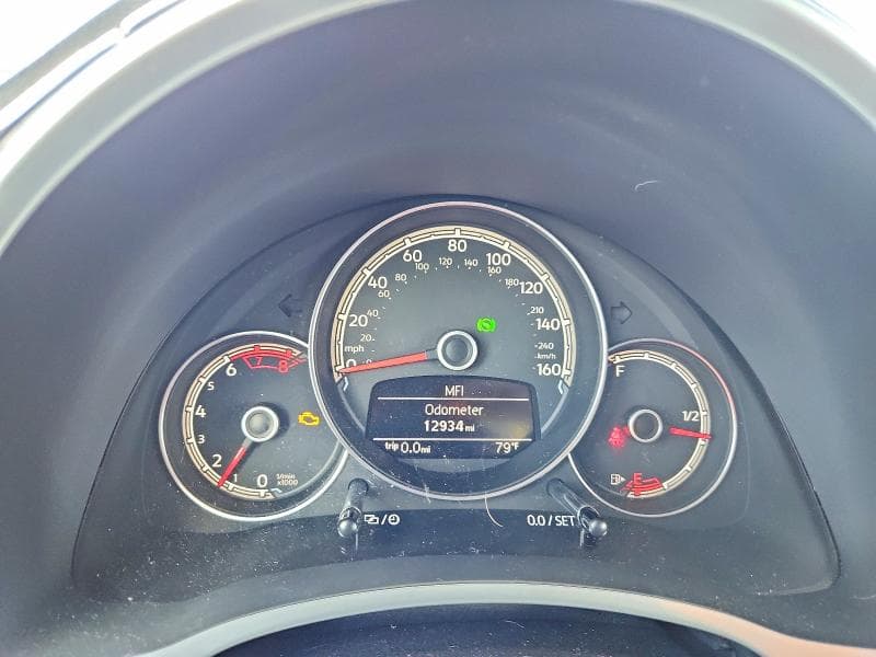 2017 VOLKSWAGEN BEETLE S/SE 9