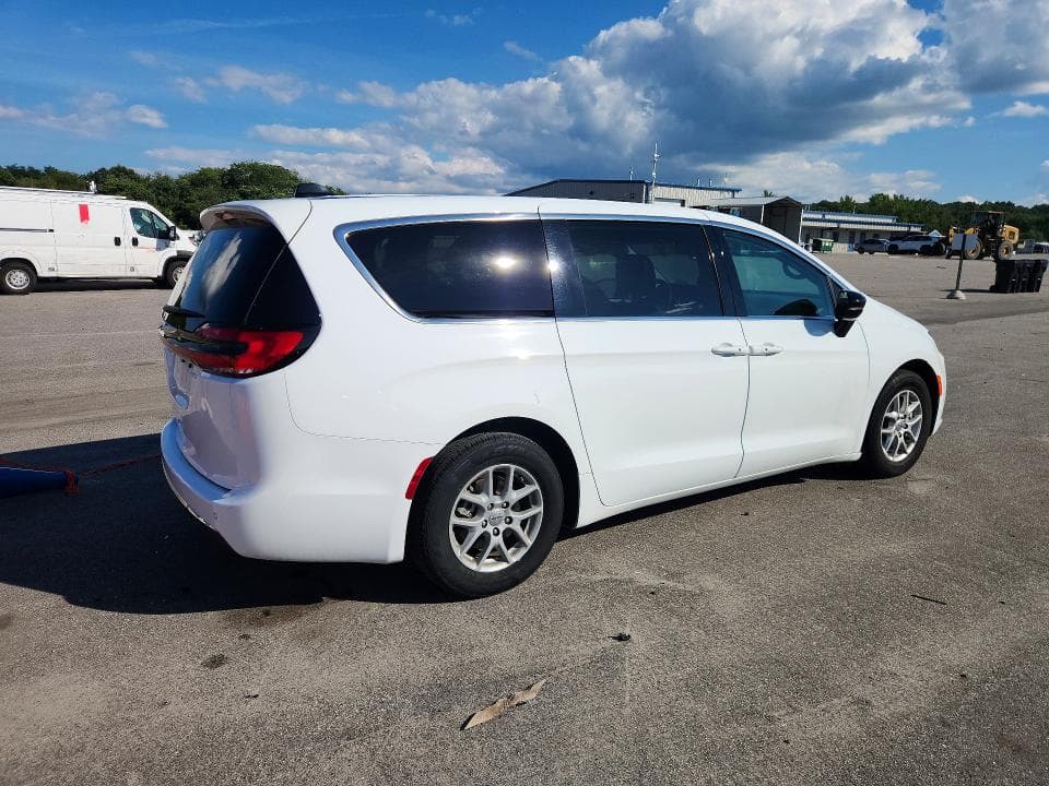 2024 CHRYSLER PACIFICA TOURING L 3