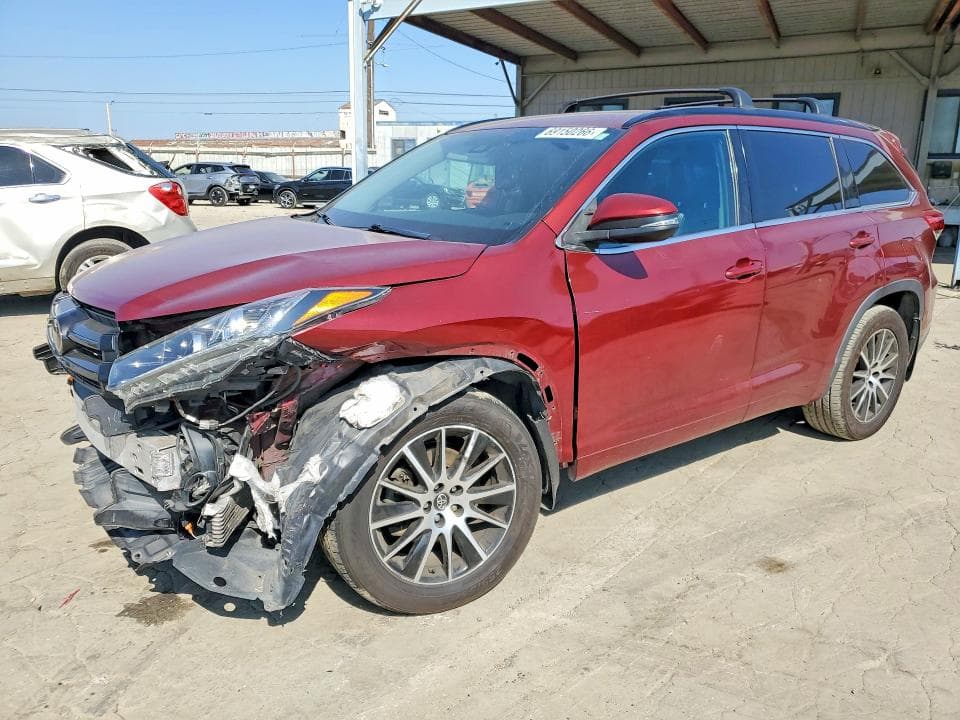 2018 TOYOTA HIGHLANDER SE - 1