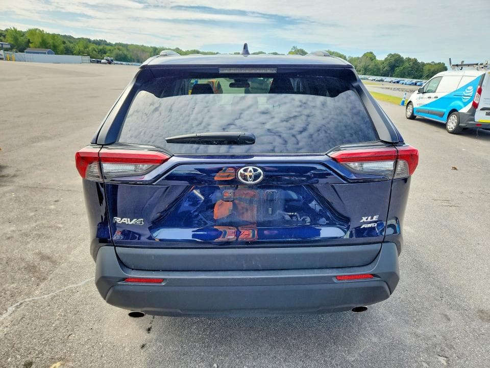 2025 TOYOTA RAV4 XLE 6